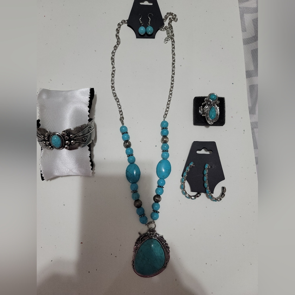Turquoise Beaded Fashion Necklace Set
